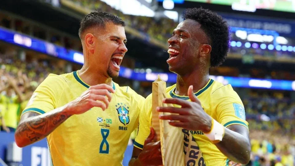 Bruno Guimarães explica pênalti para Vini Jr. e destaca união na Seleção
