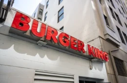 Burger King é condenado após funcionária ser orientada a emagrecer para usar uniforme