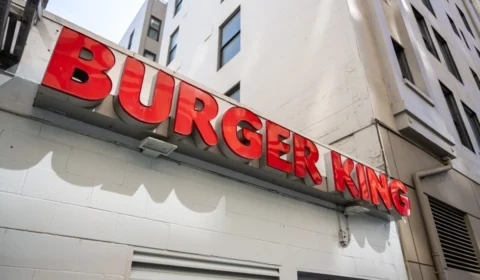 Burger King é condenado após funcionária ser orientada a emagrecer para usar uniforme