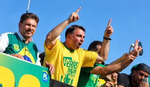 Flávio decide participar de debate mesmo sem a presença de Lula