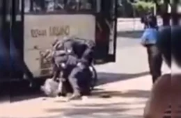 Cadeirante é preso após ameaçar cobradora de ônibus e morder policial durante ocorrência no DF
