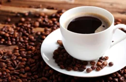 Beber chá ou café muito quente pode triplicar risco de câncer de esôfago, aponta estudo