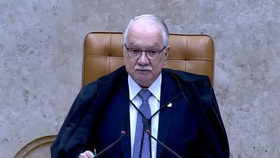 Fachin vota contra adiamento e defende manter separados casos de Moraes e Mendonça