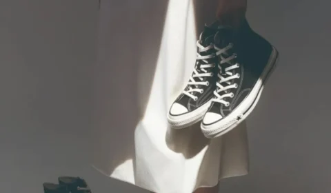 Converse retira campanha com Karina após imagem ser associada à Ku Klux Klan