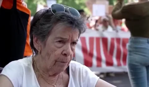 Idosa de 87 anos despejada na Espanha recebe oferta para voltar para casa após protestos