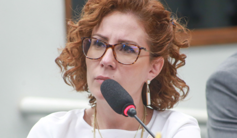 Zambelli pede ao STF autorização para voltar ao Brasil, votar no 1º turno e retornar à Itália