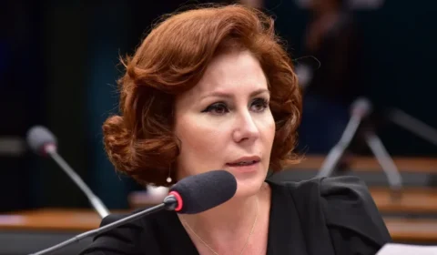 Zambelli pede ao STF autorização para voltar ao Brasil, votar e retornar à Itália sem ser presa