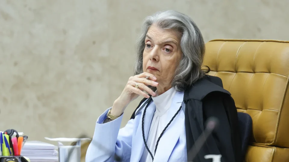 Cármen Lúcia diz estar em “profunda consternação” com crise no STF e afirma que pressão pública não influencia votos