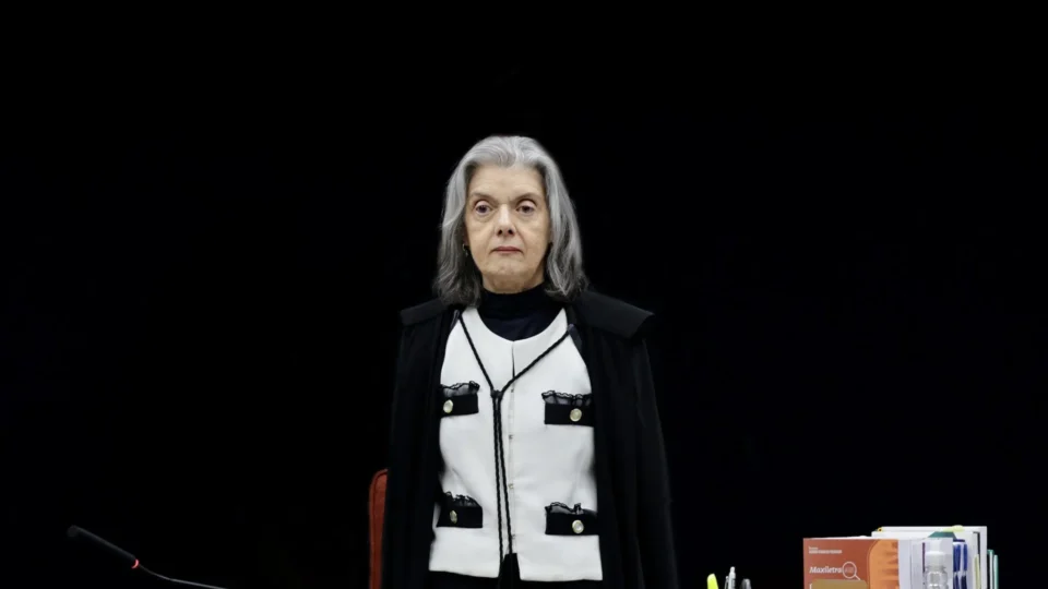 Cármen Lúcia vira peça-chave em disputa entre Moraes e Mendonça no STF