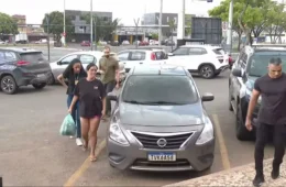 Justiça solta mãe de recém-nascido encontrado carbonizado no DF; companheiro segue preso