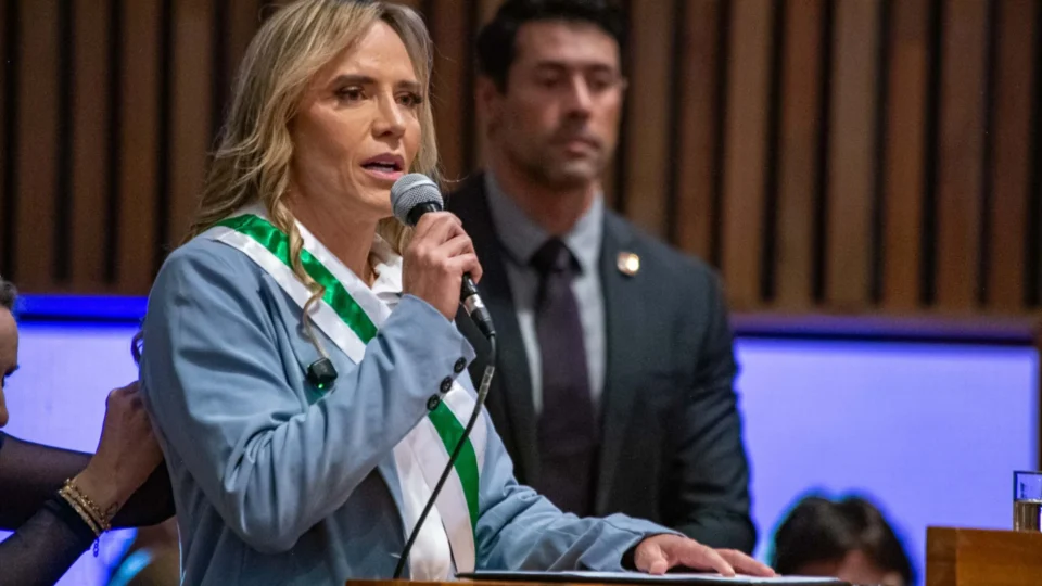 Celina Leão anuncia concurso da Educação do DF com 10,6 mil vagas às vésperas do 1º turno