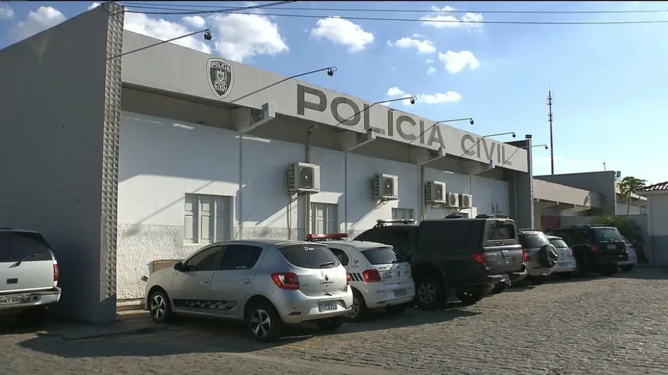 Três homens são presos suspeitos de cobrar dinheiro para devolver celular furtado em Campina Grande