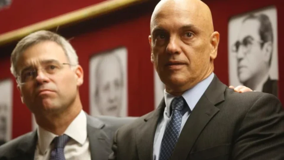 Moraes e Mendonça batem boca no STF após investigação sobre mensagens de Vorcaro