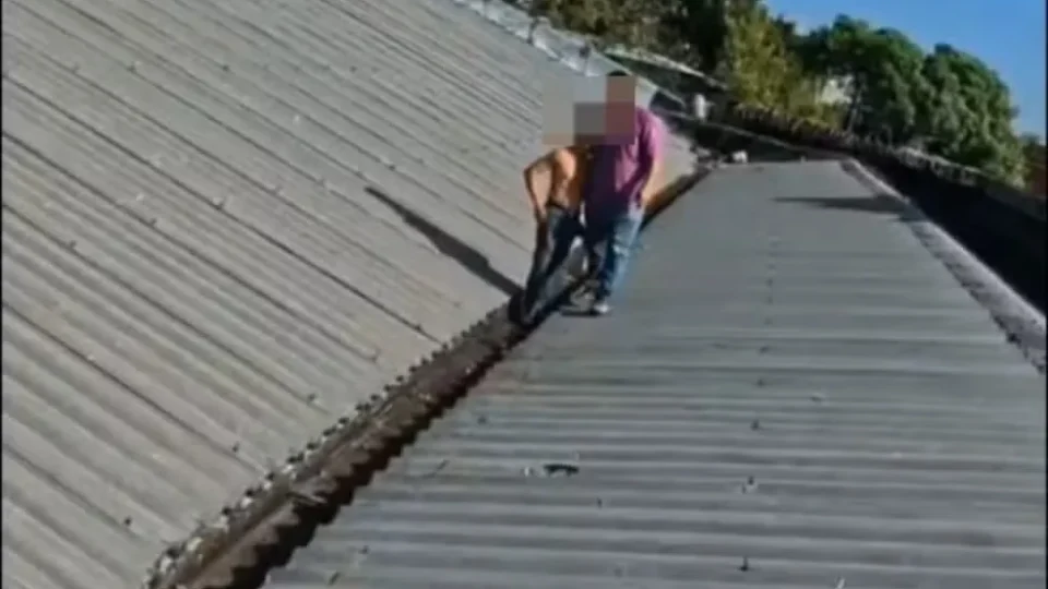 Homem sofre choque elétrico em telhado de empresa no Centro de Manaus