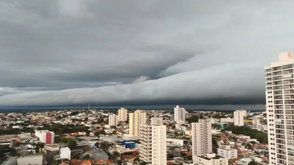 Interior de SP entra em alerta para tempestades, granizo e possível tornado