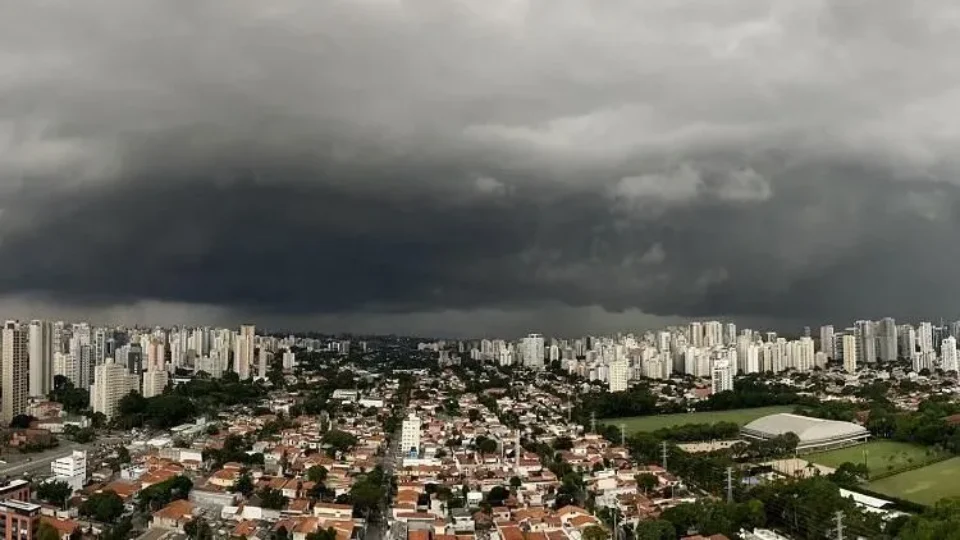 Defesa Civil alerta para chuva de até 100 mm e risco de deslizamentos em SP