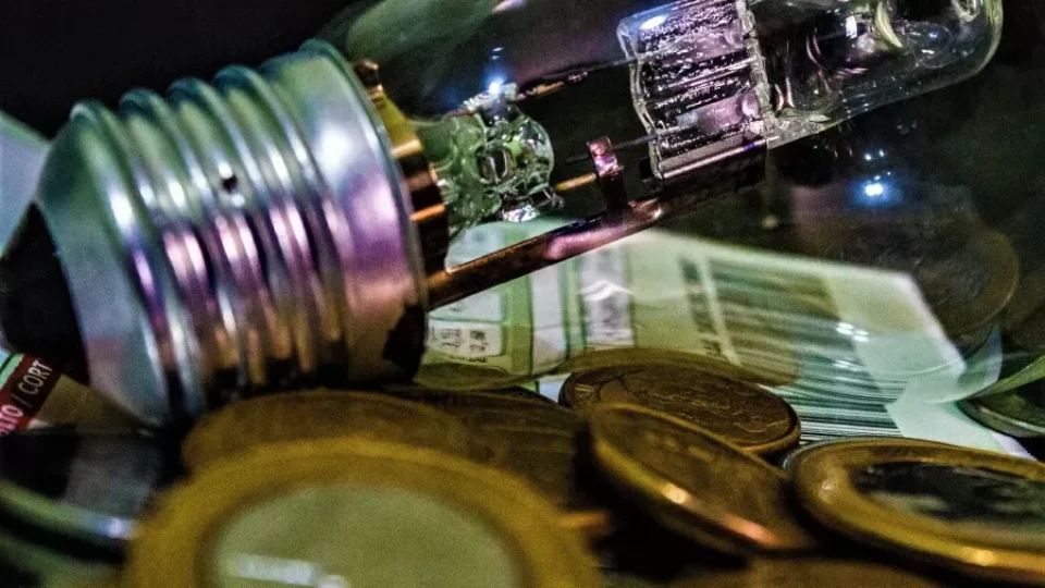 Conta de luz mais barata pode levar inflação a ter primeira deflação em um ano