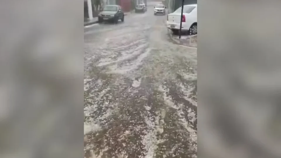 Chuva de granizo e ventania danificam escola e suspendem aulas no Tocantins