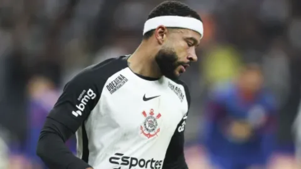 De “coração partido”, Memphis ganha pausa para recuperar a forma no Corinthians