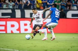 Cruzeiro vira sobre o Vitória no Barradão e encosta no G-4 do Brasileirão