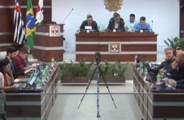 Câmara de Vinhedo aprova projeto que restringe participação de menores em eventos LGBTQIA+
