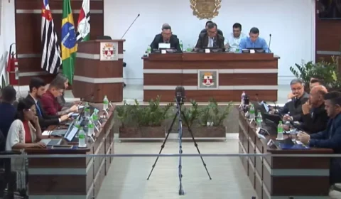 Câmara de Vinhedo aprova projeto que restringe participação de menores em eventos LGBTQIA+