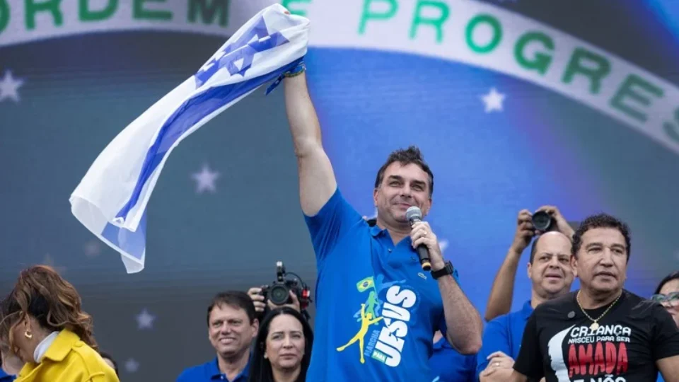 Flávio atrai mais eleitores de Zema, Renan, Caiado e Cury que Lula em eventual 2º turno, diz Datafolha