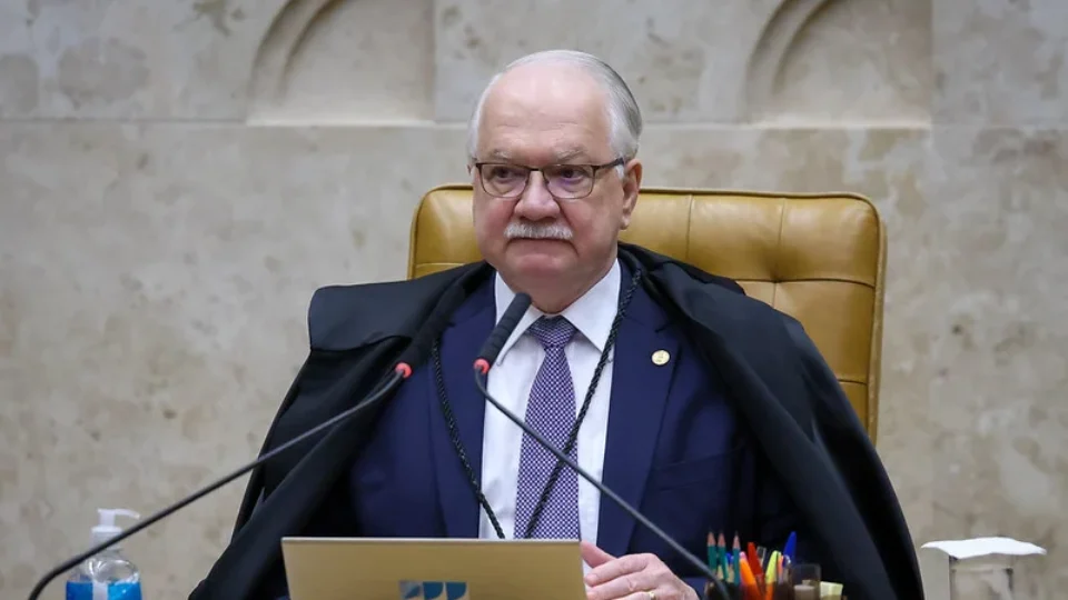 Fachin busca consenso no STF em meio à crise envolvendo Moraes e Mendonça