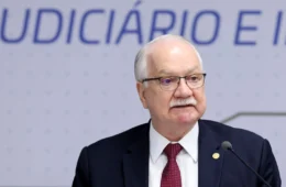 Fachin avalia antecipar voto e pode acelerar decisão sobre investigação contra Moraes no STF