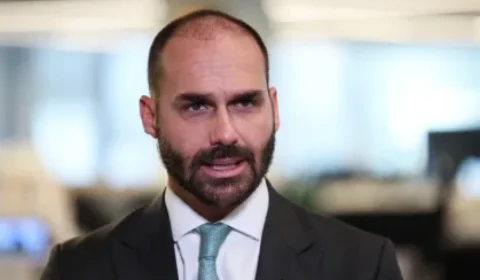 TSE manda Eduardo Bolsonaro remover vídeos que questionam segurança das urnas eletrônicas