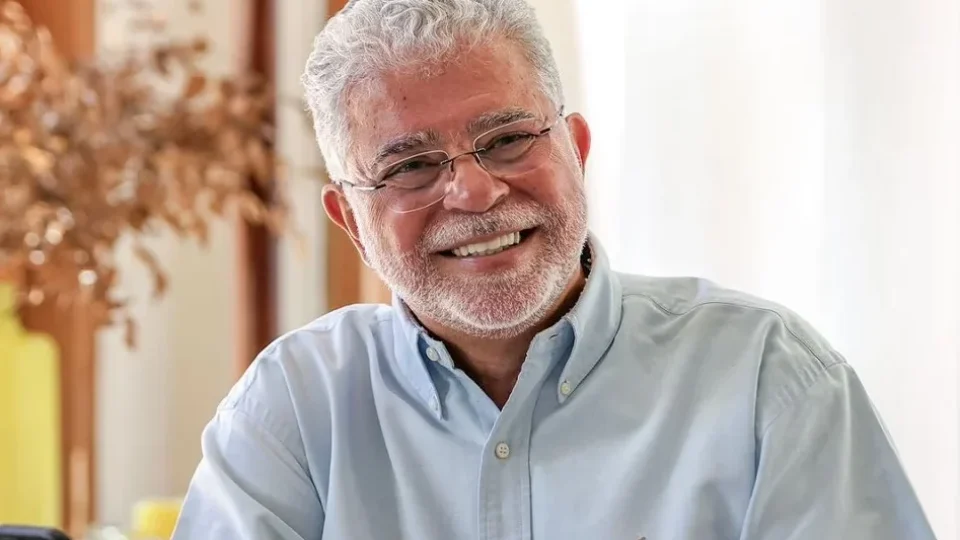 TRE-MG reverte veto e libera Anderson Adauto para disputar vaga de deputado federal