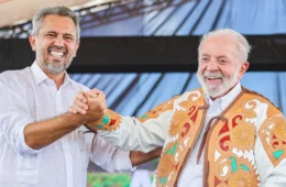 Lula participa de ato de campanha em Fortaleza ao lado de Elmano
