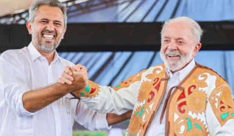 Lula participa de ato de campanha em Fortaleza ao lado de Elmano