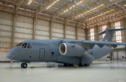 Embraer entrega primeiro C-390 Millennium ao Uzbequistão e amplia presença internacional do cargueiro brasileiro
