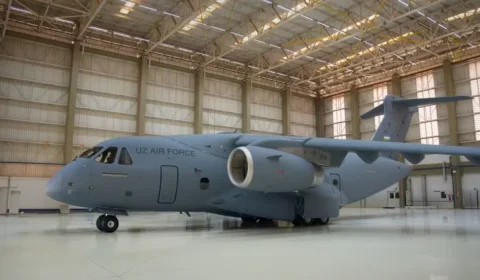 Embraer entrega primeiro C-390 Millennium ao Uzbequistão e amplia presença internacional do cargueiro brasileiro