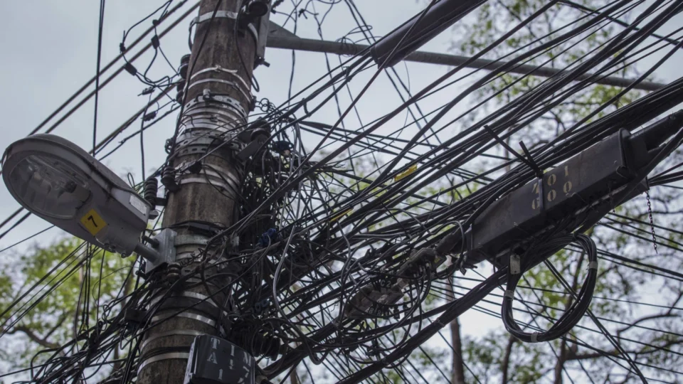 Justiça reconhece falhas da Enel em apagão que deixou 2,2 milhões de imóveis sem luz