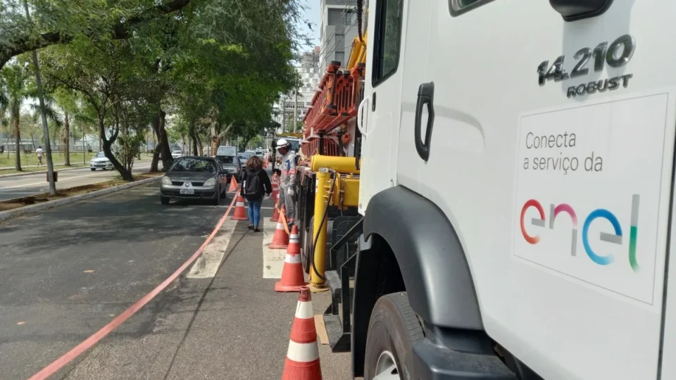 Chuva deixa 38,9 mil sem energia em SP e alerta aponta risco de novos temporais