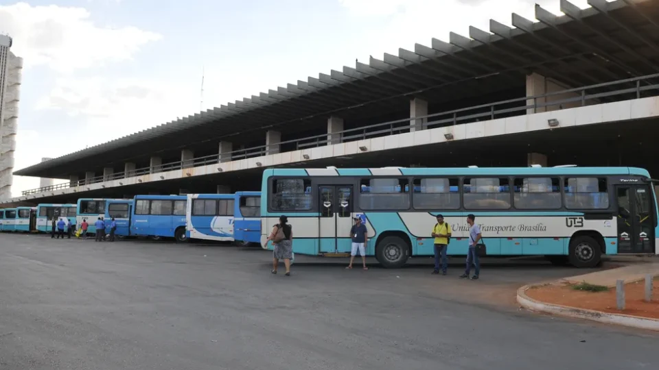 Com negociações travadas desde julho, Celina minimiza demanda de rodoviários às vésperas de greve no DF