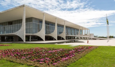 Governo colocará grades em frente ao Planalto durante sessão sobre Moraes