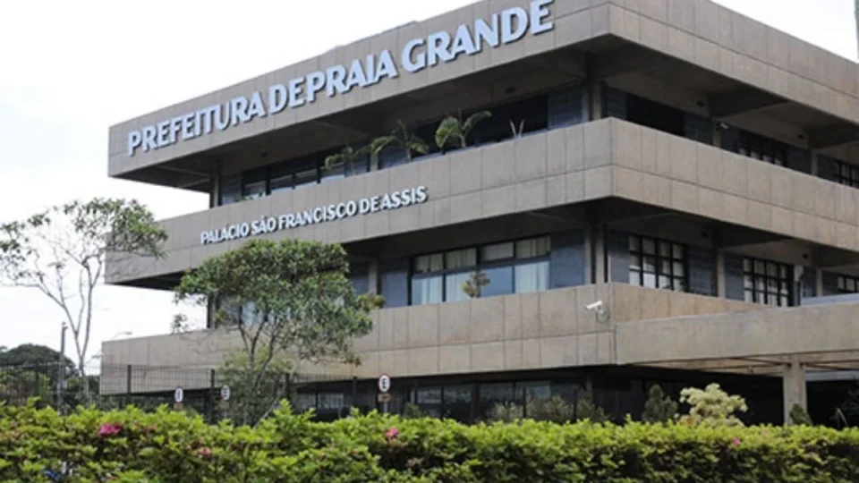 Prefeitura de Praia Grande é alvo de operação que investiga esquema ligado ao PCC