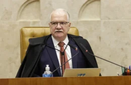 Fachin mantém sessão extraordinária no STF e rejeita julgamento conjunto de casos de Moraes e Mendonça