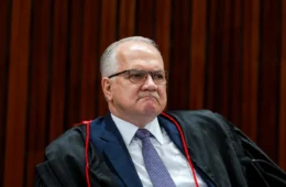 Fachin convoca plenário do STF para analisar decisão de Mendonça sobre conversas entre Moraes e Vorcaro