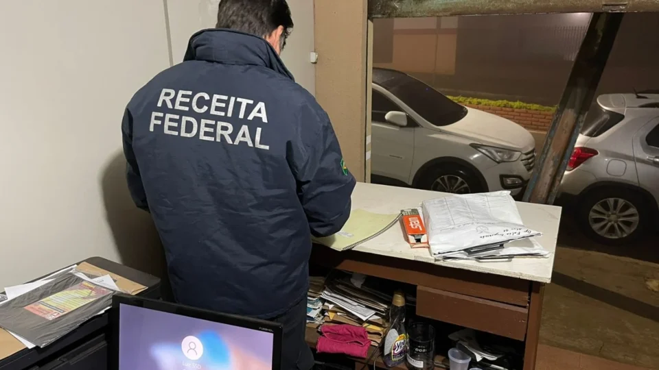Falsa Receita Federal invade casas de idosos em Niterói; golpe chega a R$ 1 milhão