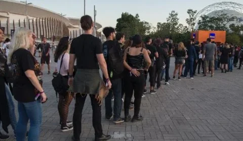 Rock in Rio tem filas de mais de 1 hora por brindes na Cidade do Rock