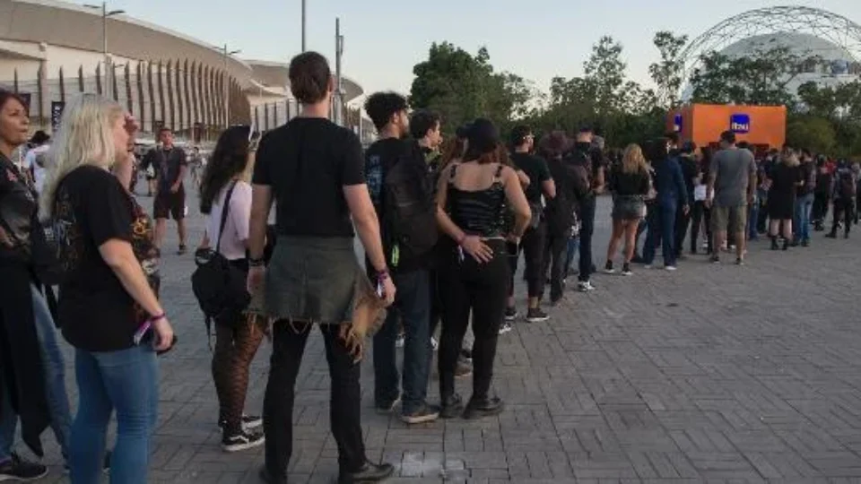 Rock in Rio tem filas de mais de 1 hora por brindes na Cidade do Rock