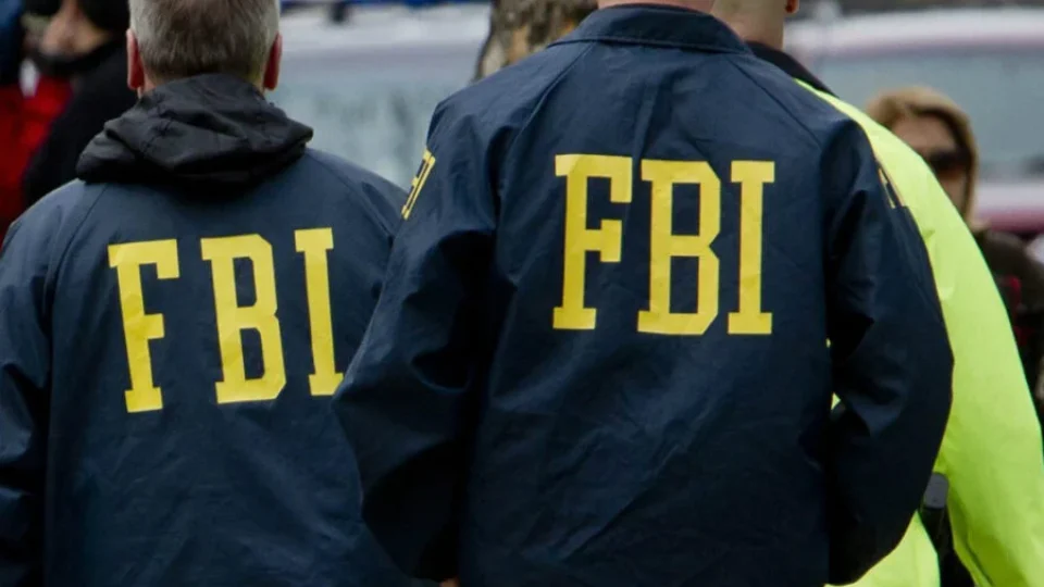 Dados atribuídos a ataque ao FBI expõem informações pessoais e supostas funções de inteligência de funcionários