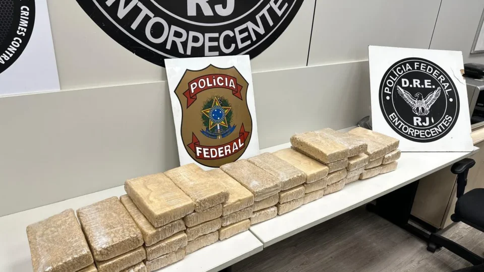 PF prende homem com 40 kg de pasta base de cocaína em Piraí