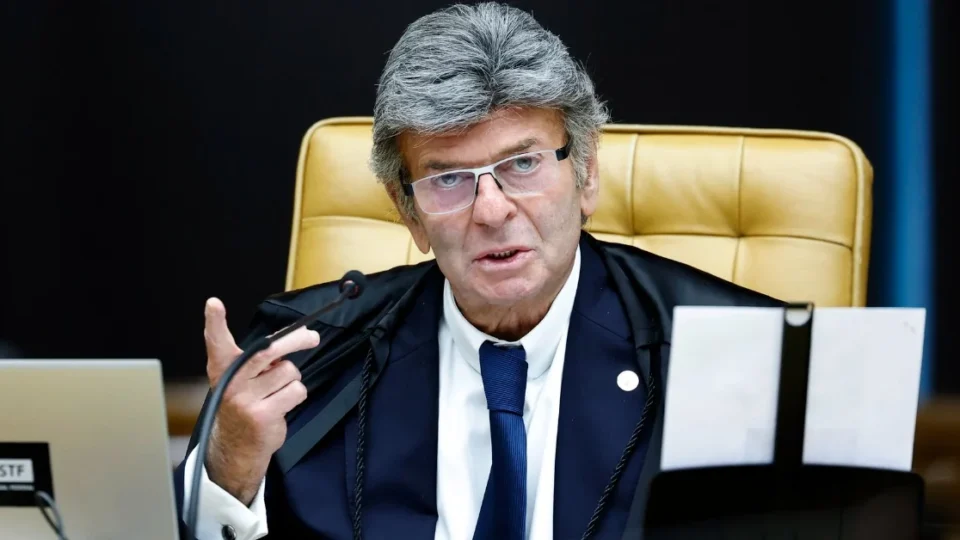Fux barra decisão de Dino e retoma ordem do TSE sobre posts de Nossa Senhora