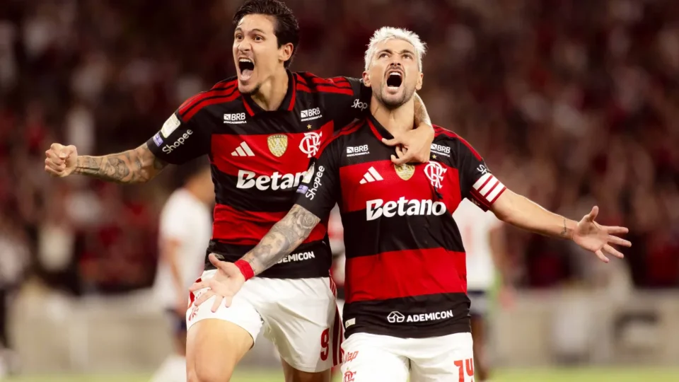 Flamengo vence o Remo fora de casa e assume liderança provisória do Brasileirão
