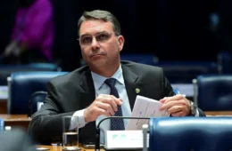 Flávio destaca Comissão de Segurança na campanha, mas faltou a 72% das sessões